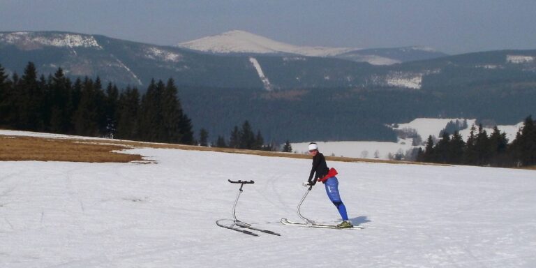 sportovni-kolobezky-a-snehobezky-kopani-v-zime-v-lete