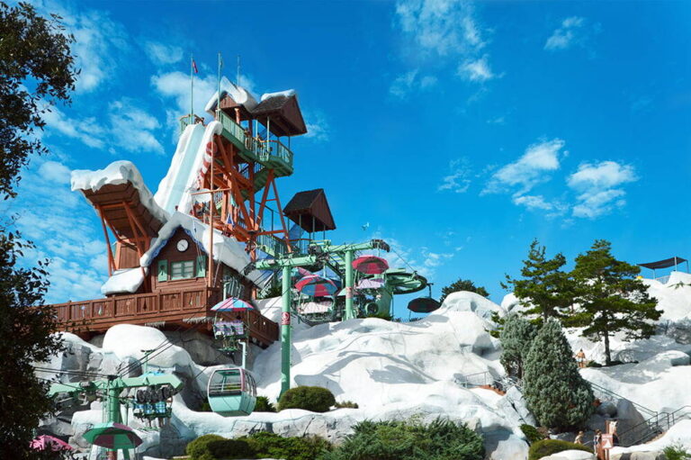 veci-jsou-jinak-nez-se-jevi-coververze-abby-disneylandu-ci-skiarealu